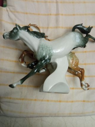 Figura de porcelana de caballos