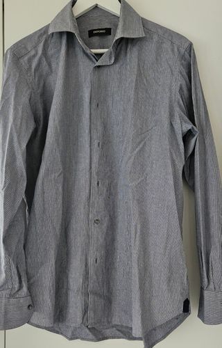 Elegante camicia da uomo. Taglia L.