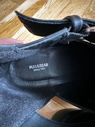 Botines negros abertura de Pull and Bear