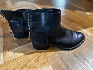 Botines tachuelas Pull and Bear