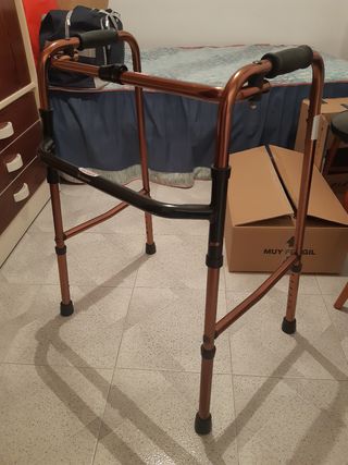 Andador para personas con movilidad reducida