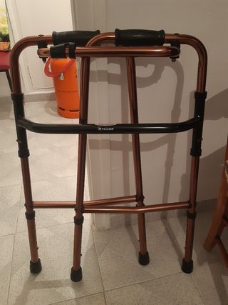 Andador para personas con movilidad reducida