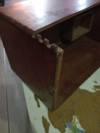 Antigua tapa para maquina de coser