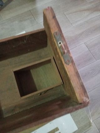 Antigua tapa para maquina de coser