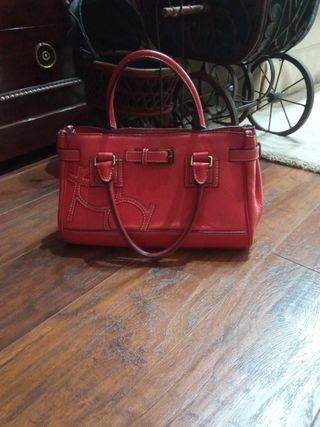 Bolso de mano rojo de Purificación García piel