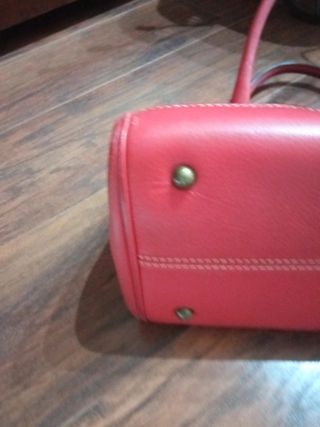 Bolso de mano rojo de Purificación García piel