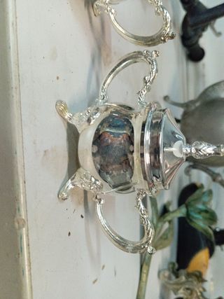 Juego de jarra y sopera bañadas en plata