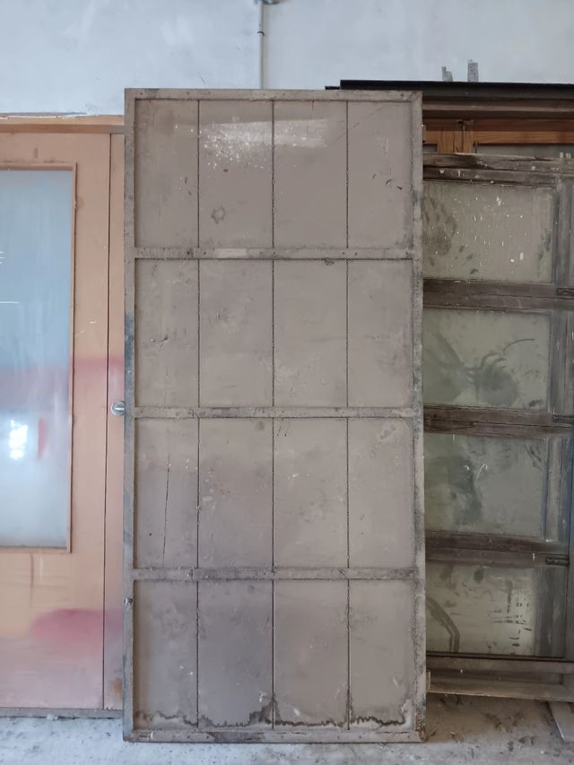 Puerta madera maciza, hay 2