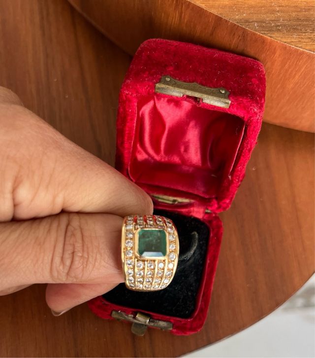Anillo oro 18k con Esmeralda y Diamantes