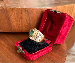Anillo oro 18k con Esmeralda y Diamantes