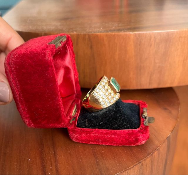 Anillo oro 18k con Esmeralda y Diamantes