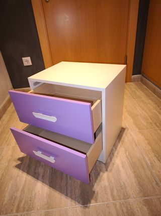 Mesita de noche niña