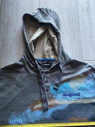 Camiseta con capucha de Desigual