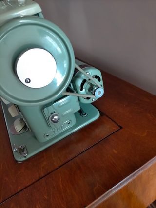 Máquina de coser con mueble