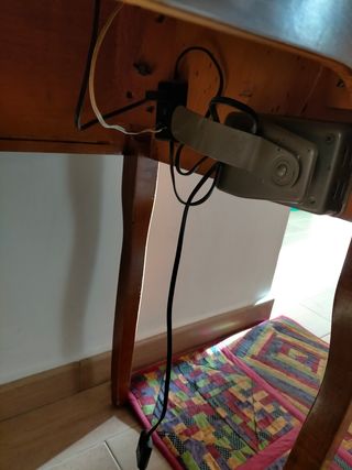 Máquina de coser con mueble