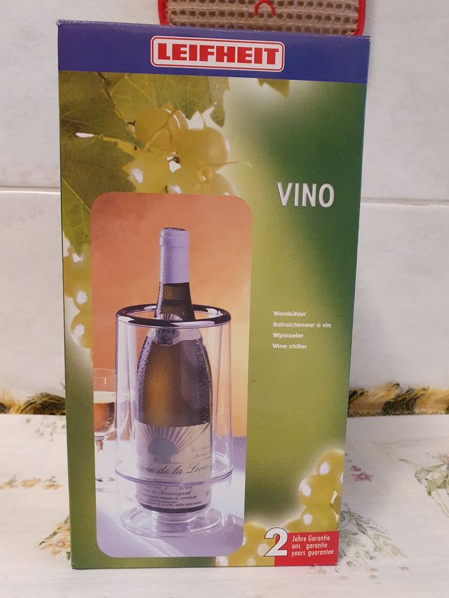 Contenitore per tenere il vino in temperatura