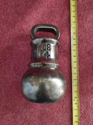 Dos ponderales de campana