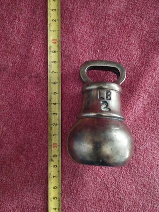 Dos ponderales de campana