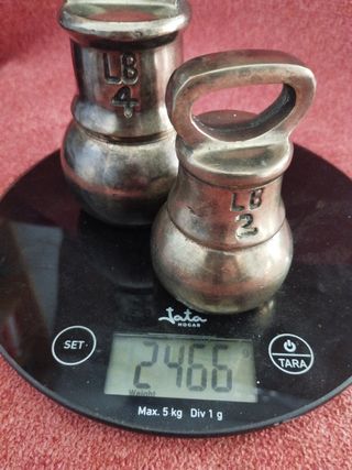 Dos ponderales de campana