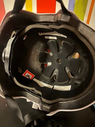 Casco Tijuana y set proteccion patinar rosa