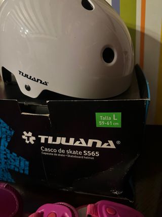 Casco Tijuana y set proteccion patinar rosa