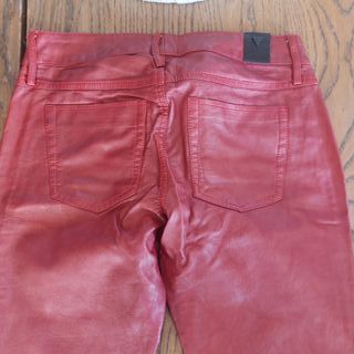 Guess pantalon de cuero granate