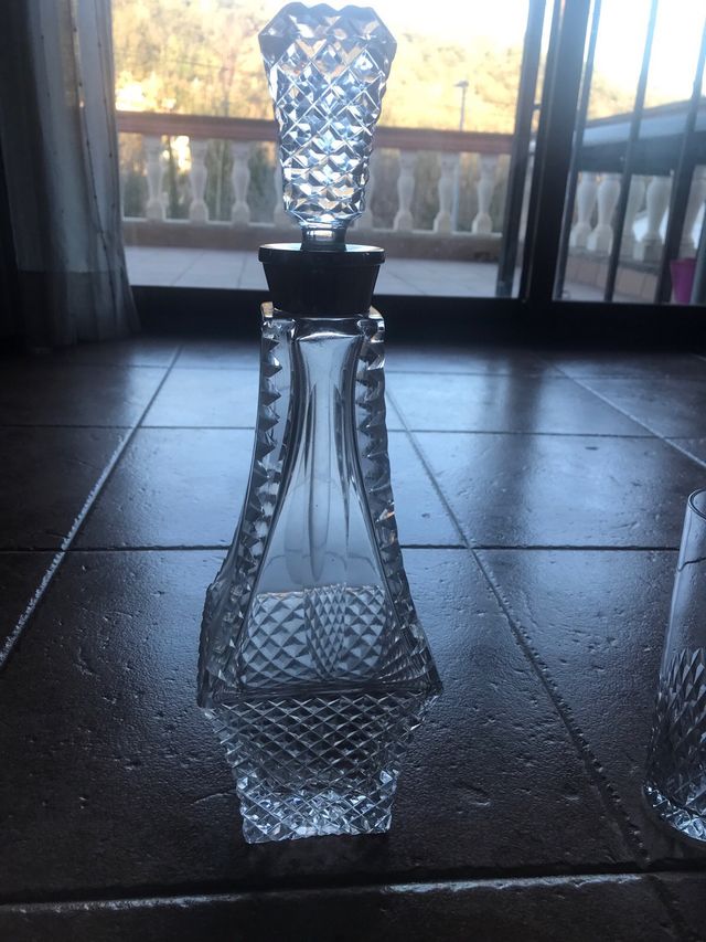 Juego de licor tallado a mano