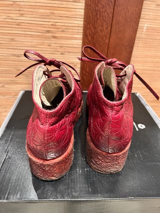 Botin burdeos piel Uad Medani