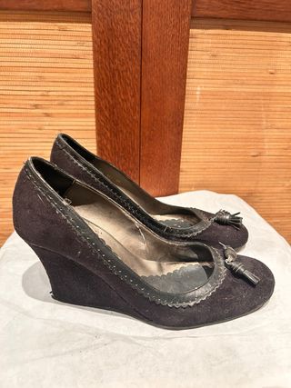 Zapato cuña ante negro Zara