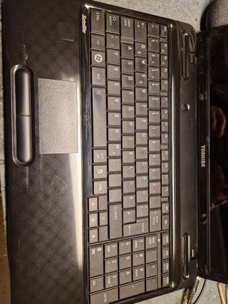 Portátil TOSHIBA AMD A8
