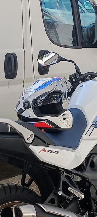 Casco Scorpion ADF-900 Air Desert con extras