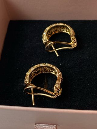 PENDIENTES CHAPADOS EN ORO Y CORCONITAS