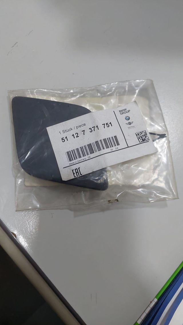 Tapa para gancho de arrastre parachoques trasero