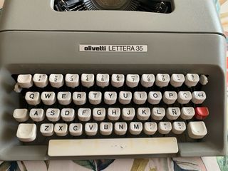 Maquina de escribir Olivetti Lettera 35