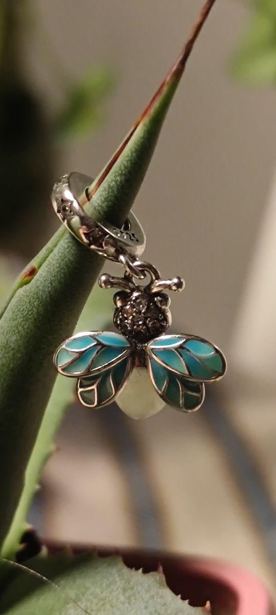 Colgante charm luciérnaga plata con luz