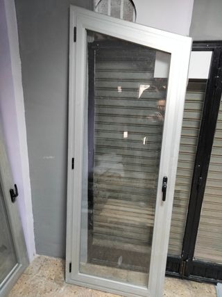 Puerta de aluminio