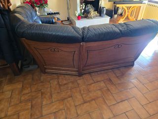 Sofa de cuero y roble