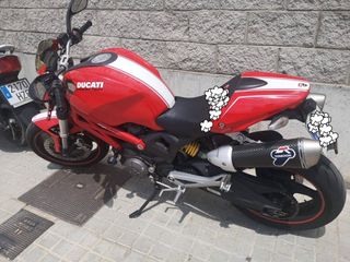 Ducati Monster 696
