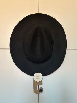 Sombrero negro de lana de Primark 