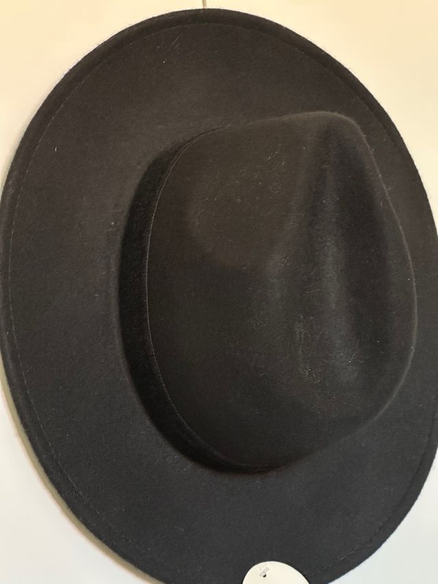 Sombrero negro de lana de Primark 