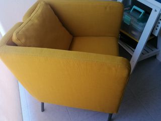 Sillón amarillo mostaza