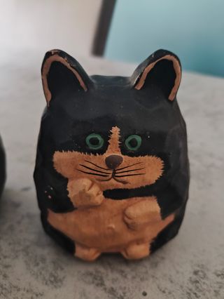 Gatti in ceramica