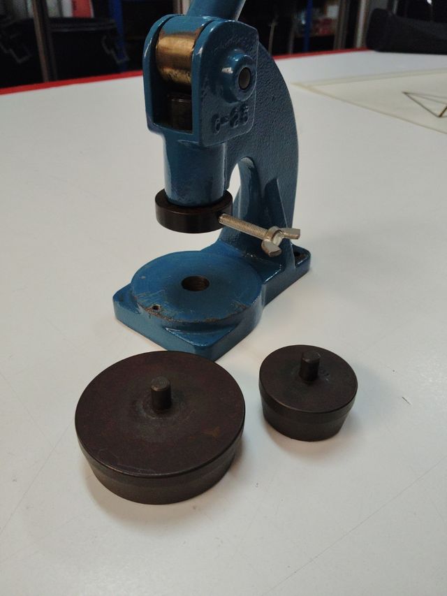 Troqueladora de papel para chapas