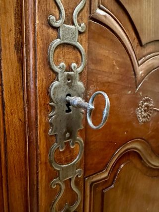 Armario provenzal siglo XVIII cerezo