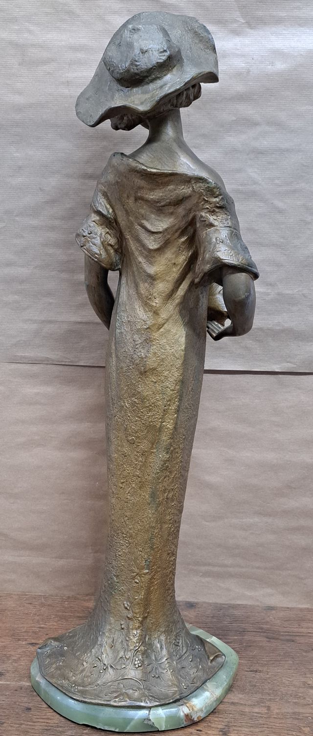 Escultura modernista de L. Alliot, Calamina