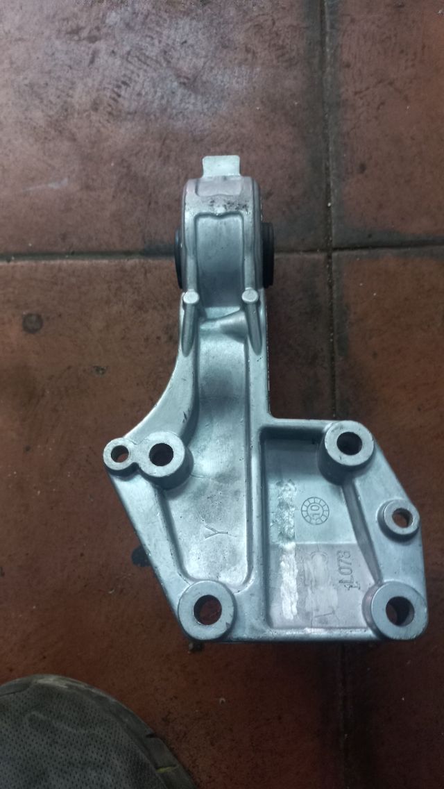 Soporte de caja cambio peugeot 206