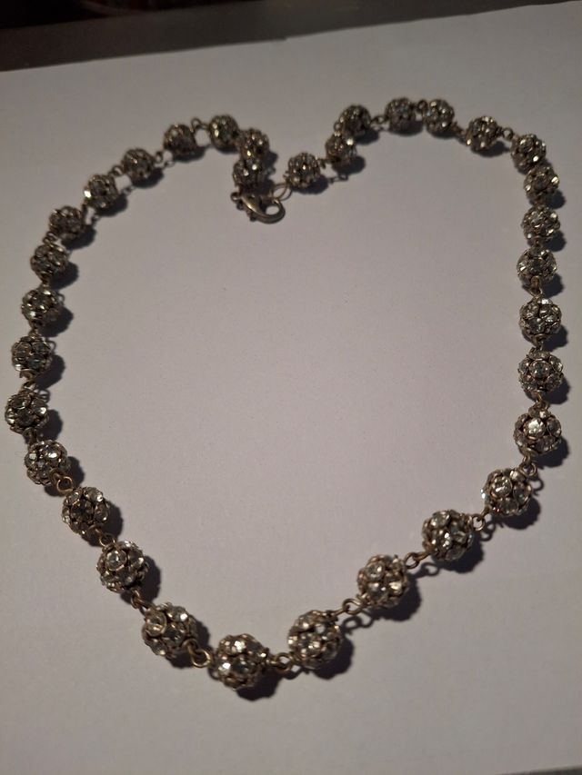 Girocollo con perline di brillantini