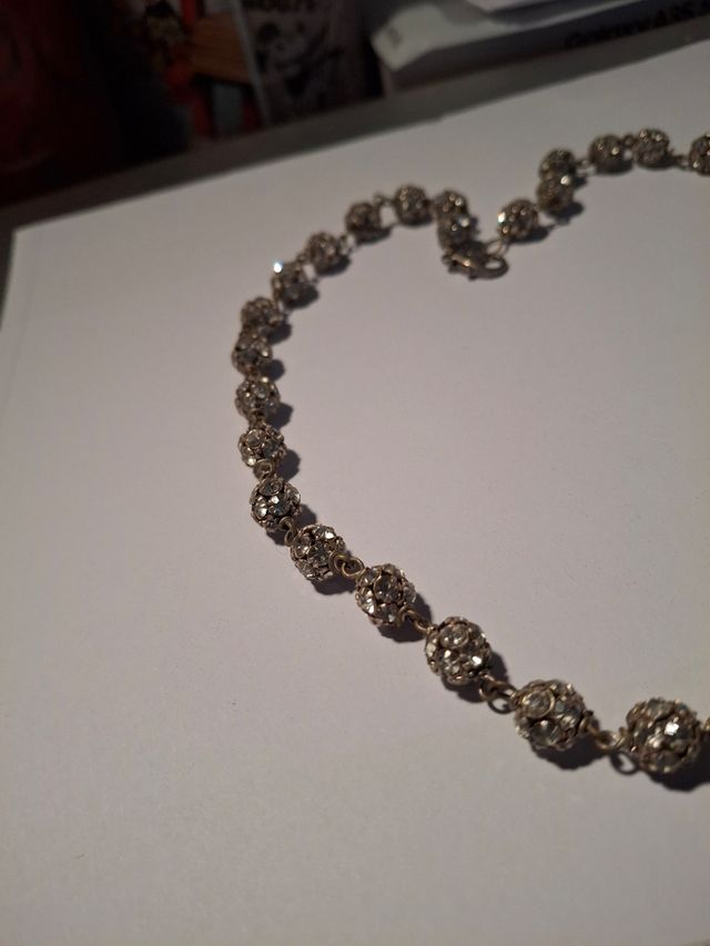 Girocollo con perline di brillantini