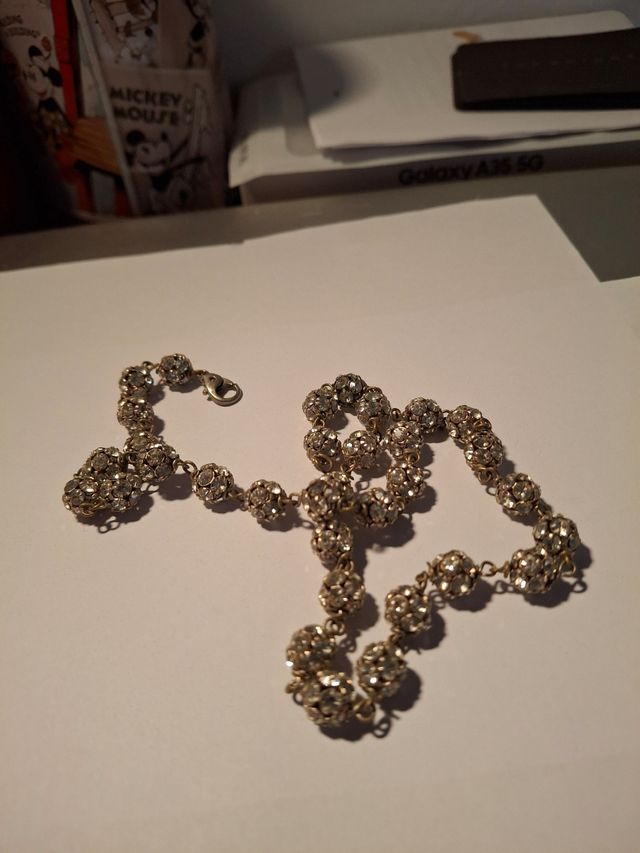 Girocollo con perline di brillantini