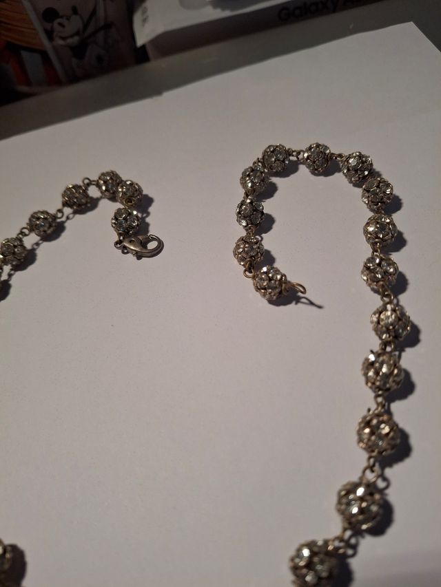 Girocollo con perline di brillantini